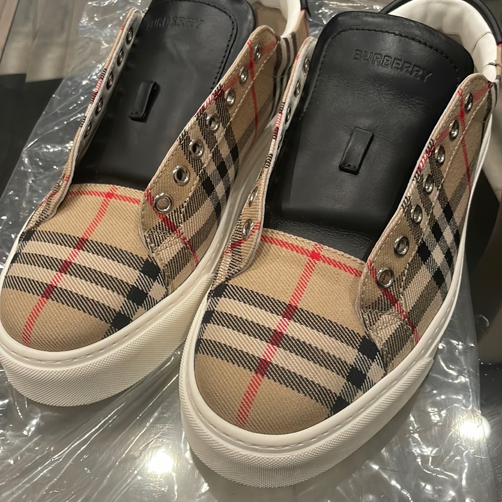 burberry unisex shoes size 40 (10)